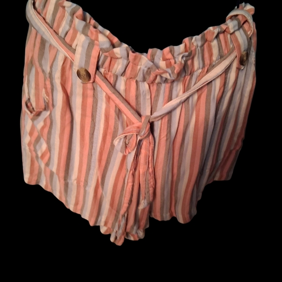 American Eagle Outfitters Pants - Amercian Eagle Outfitter Striped Pink and White Shorts